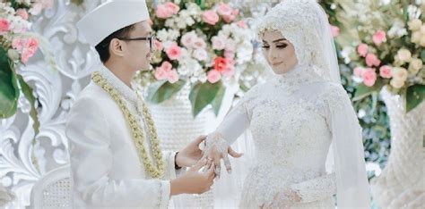 Arti mimpi resepsi pernikahan dalam islam COM - Arti mimpi mempunyai pasangan dalam Islam bisa bermacam-macam, tergantung dengan detail dari mimpi tersebut